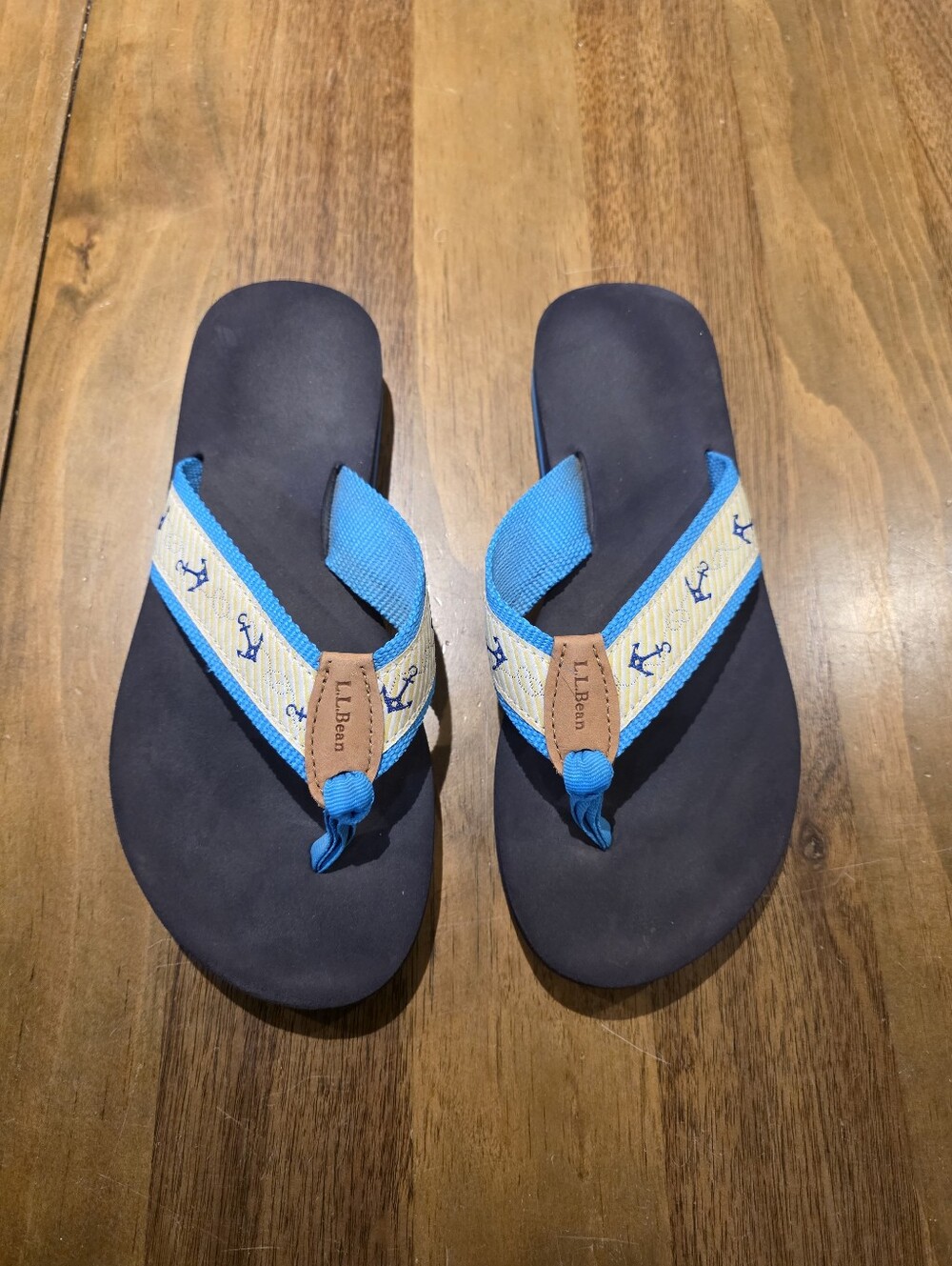 L.L. Bean Flip Flops Nautical Anchor Print Sz 7 Tan Sky Blue Sandals Maine Isle